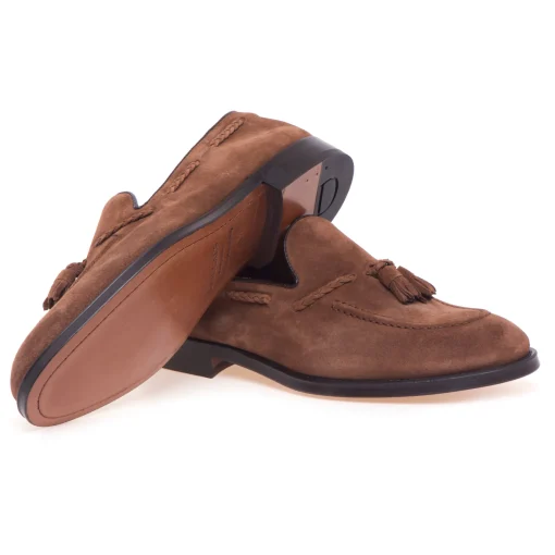 Mocassino Doucal's in camoscio con nappine