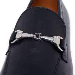 Mocassino Doucal's in pelle con morsetto in metallo