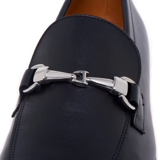 Mocassino Doucal's in pelle con morsetto in metallo