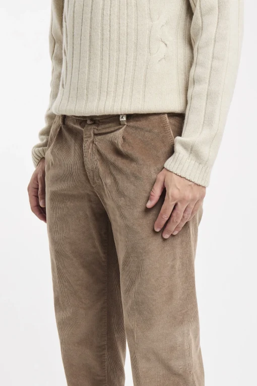 Pantalone Myths in velluto millerighe con pence