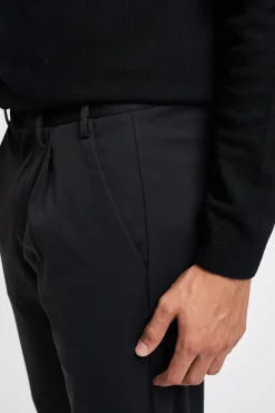 Pantalone People Of Shibuya in tessuto tecnico ultra light
