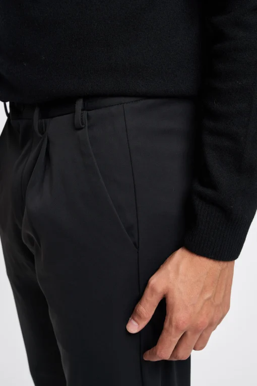 Pantalone People Of Shibuya in tessuto tecnico ultra light