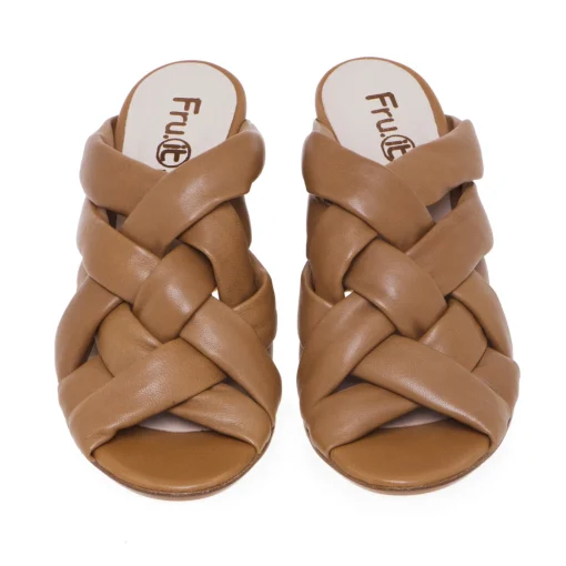 Sabot Fru.it in pelle con fasce intrecciate imbottite e tacco 80 mm.