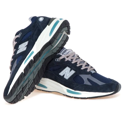 Sneaker New Balance 991 v2 in camoscio e mesh