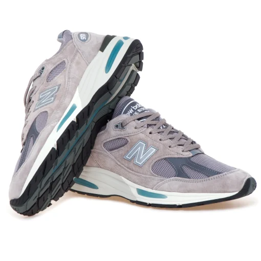 Sneaker New Balance 991 v2 in camoscio e mesh